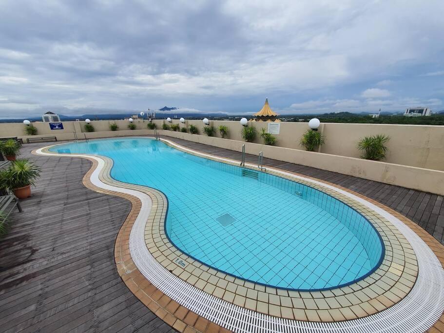 Lovely Waterfront Riverbank Suite With Pool A2 Кучинг Экстерьер фото